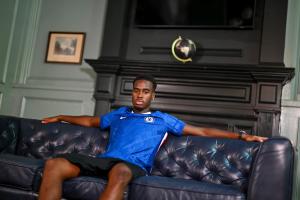 白赚6000万多特从曼城青年队免签吉滕斯，今6000万转给切尔西